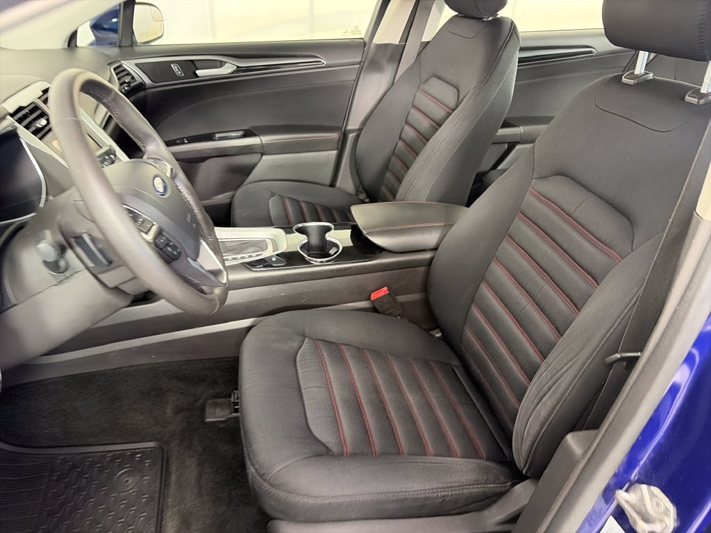 Used 2016 Ford Fusion SE FWD image 11