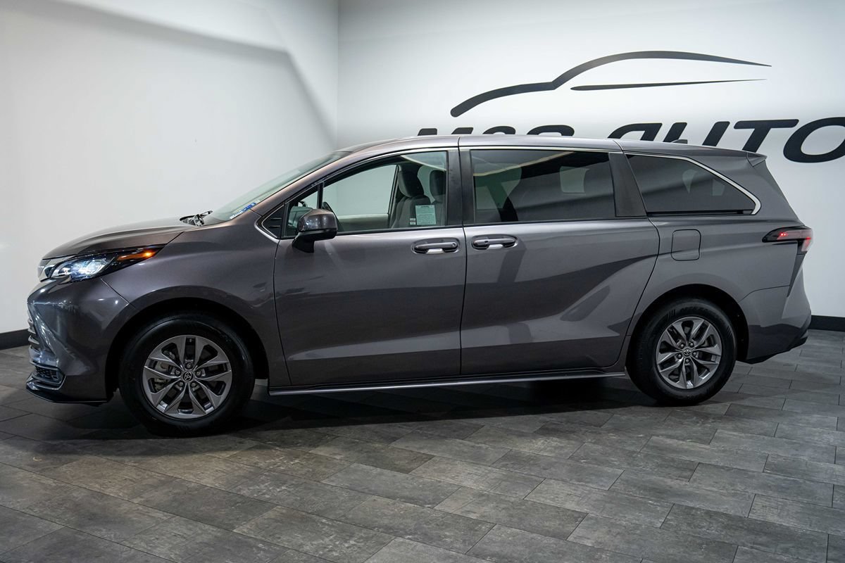 Used 2023 Toyota Sienna LE FWD image 26