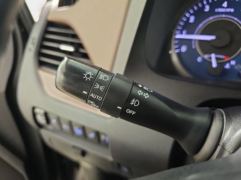 Used 2017 Toyota Sienna Limited Premium w/ Protection Package image 30