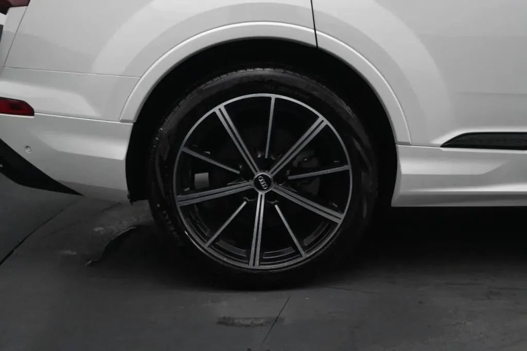 Used 2021 Audi Q7 3.0T Premium Plus w/ Premium Plus Package AWD/4WD image 19