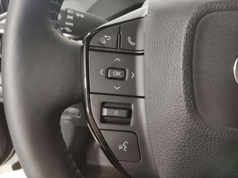 Used 2025 Toyota Prius XLE image 15