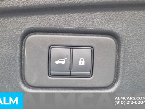 Used 2025 Nissan Pathfinder SL AWD/4WD image 9