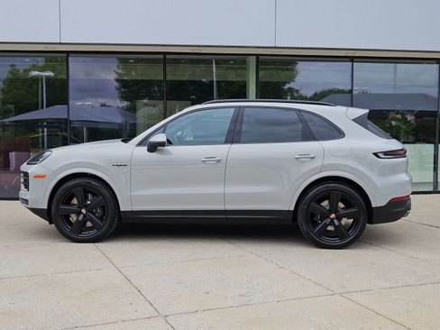 New 2026 Porsche Cayenne E-Hybrid AWD/4WD image 2