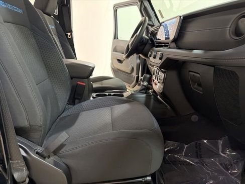 Used 2025 Jeep Wrangler Unlimited Rubicon 4xe w/ Safety Group AWD/4WD image 26