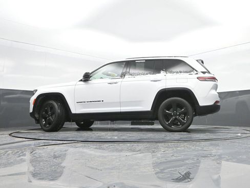 Used 2023 Jeep Grand Cherokee Altitude image 30