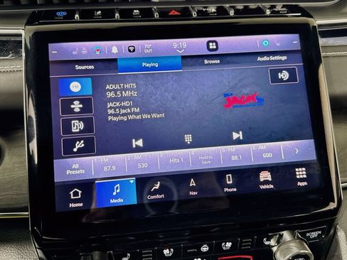 Used 2022 Jeep Grand Cherokee Overland w/ Advanced Protech Group III AWD/4WD image 37