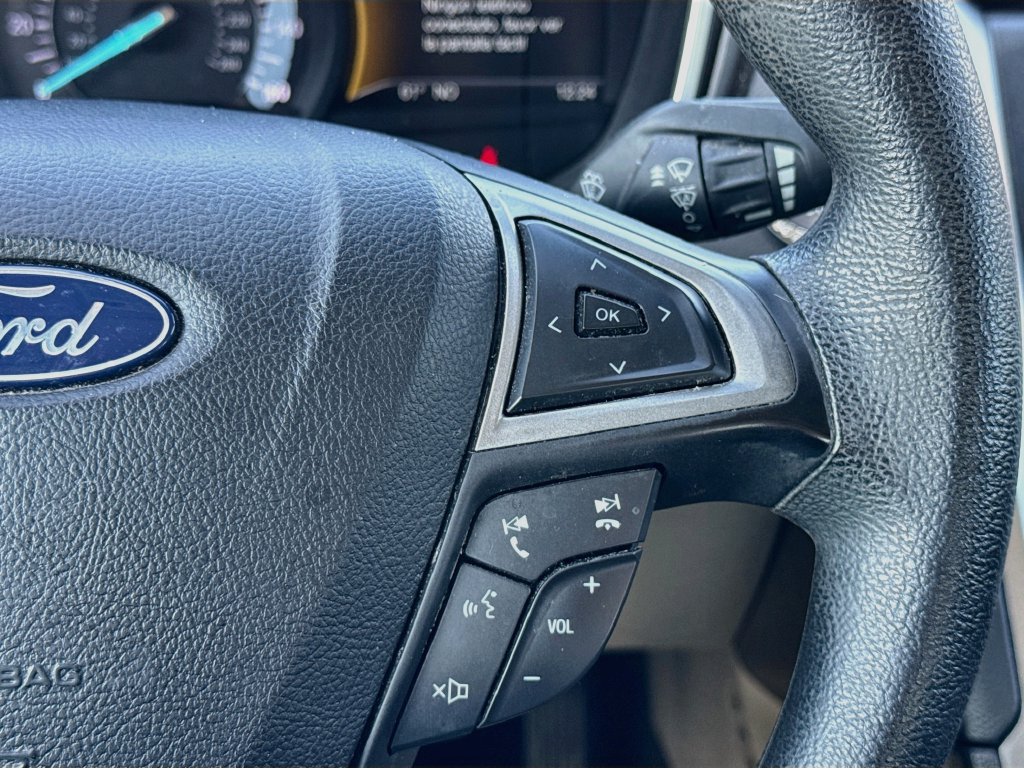 Used 2020 Ford Fusion SE FWD image 18