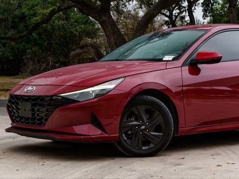 Certified 2022 Hyundai Elantra SEL w/ Cargo Package image 3