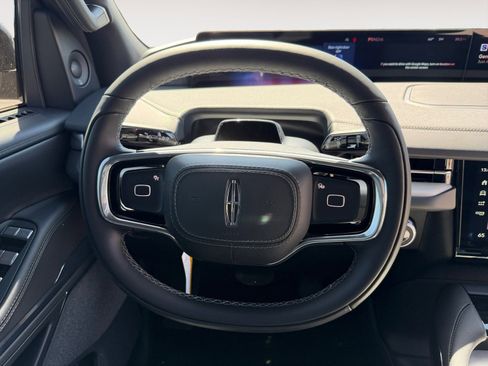 New 2026 Lincoln Navigator Reserve AWD/4WD image 12