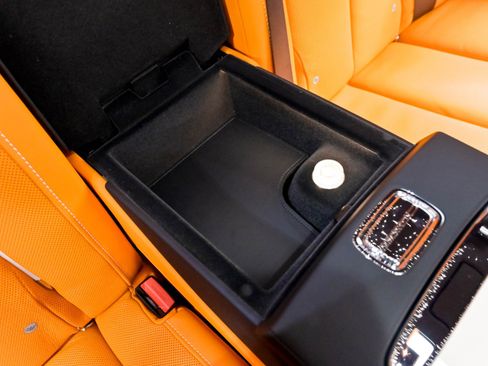 Used 2022 Rolls-Royce Phantom Sedan w/ The Phantom Package RWD image 36