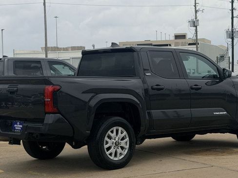 Used 2024 Toyota Tacoma SR5 AWD/4WD image 7