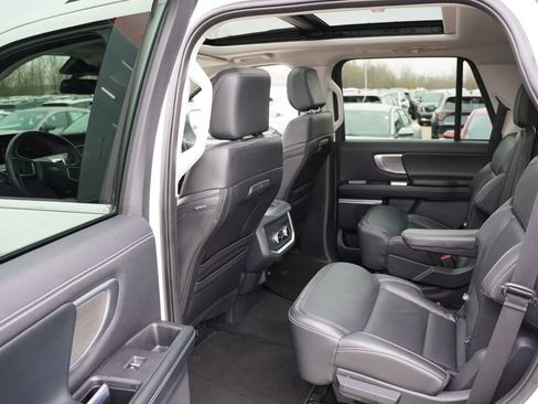 Used 2025 Ford Expedition Platinum image 17