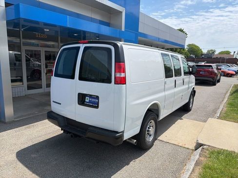 New 2026 Chevrolet Express 3500 RWD image 5