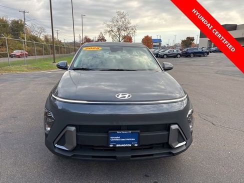 Certified 2025 Hyundai Kona SE image 2