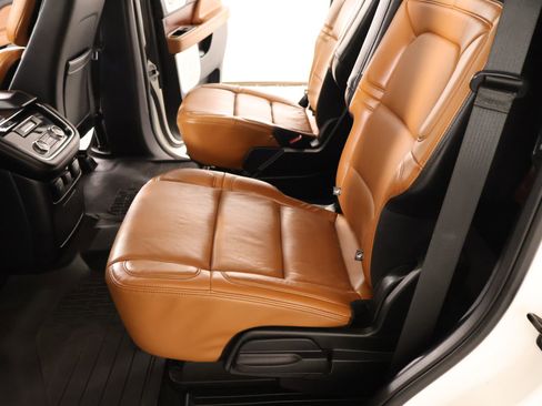 Used 2021 Lincoln Navigator Reserve w/ Luxury Package AWD/4WD image 13