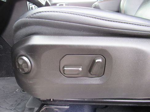 Used 2024 Jeep Wrangler Sahara w/ Safety Group image 15