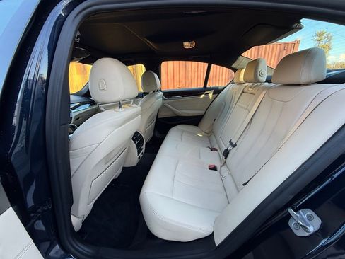 Used 2018 BMW 530i w/ Premium Package image 22