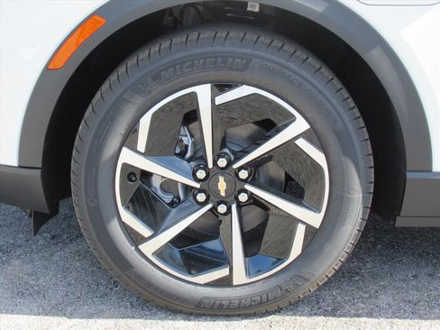 New 2026 Chevrolet Equinox EV LT image 7