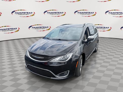 Used 2019 Chrysler Pacifica Limited FWD image 1
