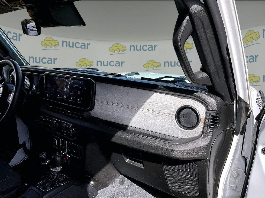 Used 2024 Jeep Wrangler Unlimited AWD/4WD image 13