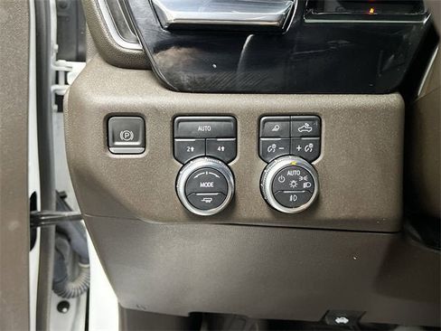 Certified 2022 GMC Sierra 1500 SLT w/ SLT Convenience Package image 18