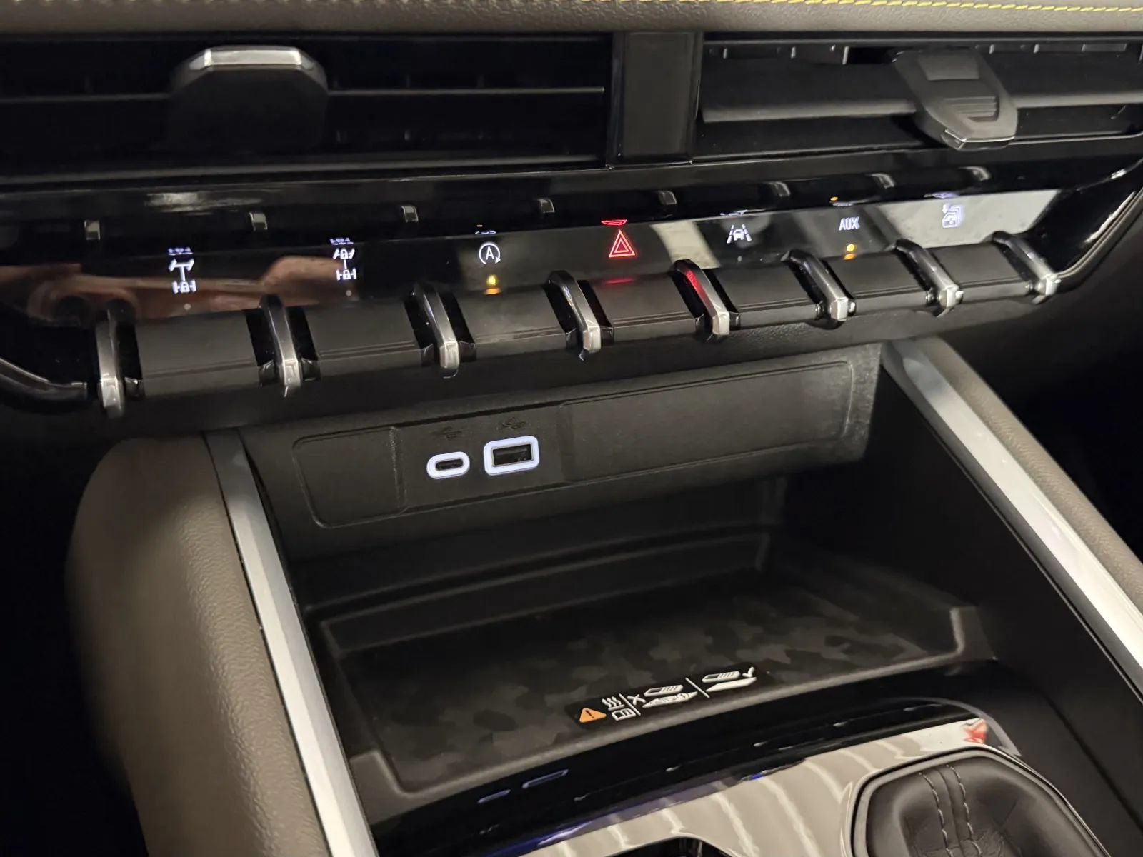 Used 2025 Chevrolet Colorado ZR2 w/ Technology Package AWD/4WD image 29