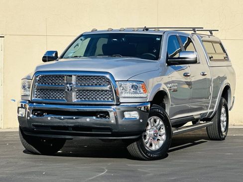 Used 2016 RAM 3500 Laramie w/ Convenience Group AWD/4WD image 3