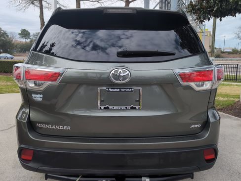 Used 2016 Toyota Highlander LE image 9