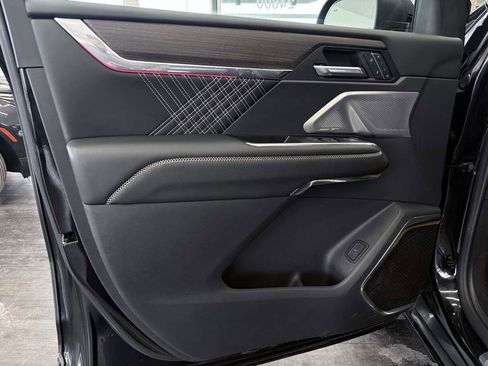 Used 2024 GMC Acadia Denali w/ Super Cruise Package image 26