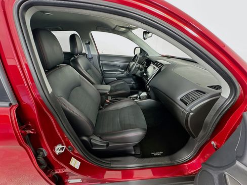 Used 2025 Mitsubishi Outlander Sport AWD image 29