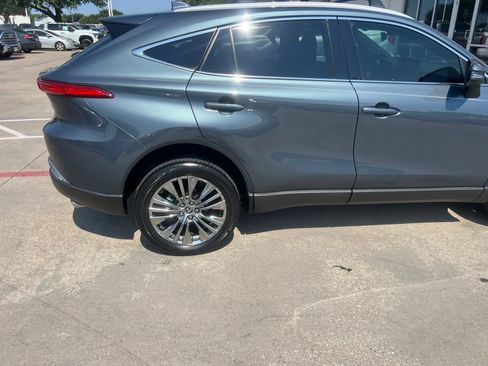 Used 2023 Toyota Venza Limited AWD/4WD image 13