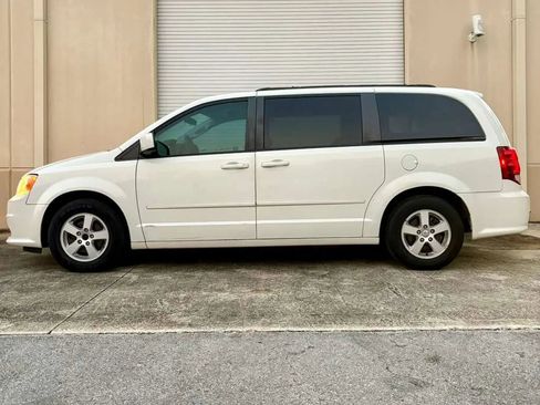 Used 2012 Dodge Grand Caravan SXT image 4
