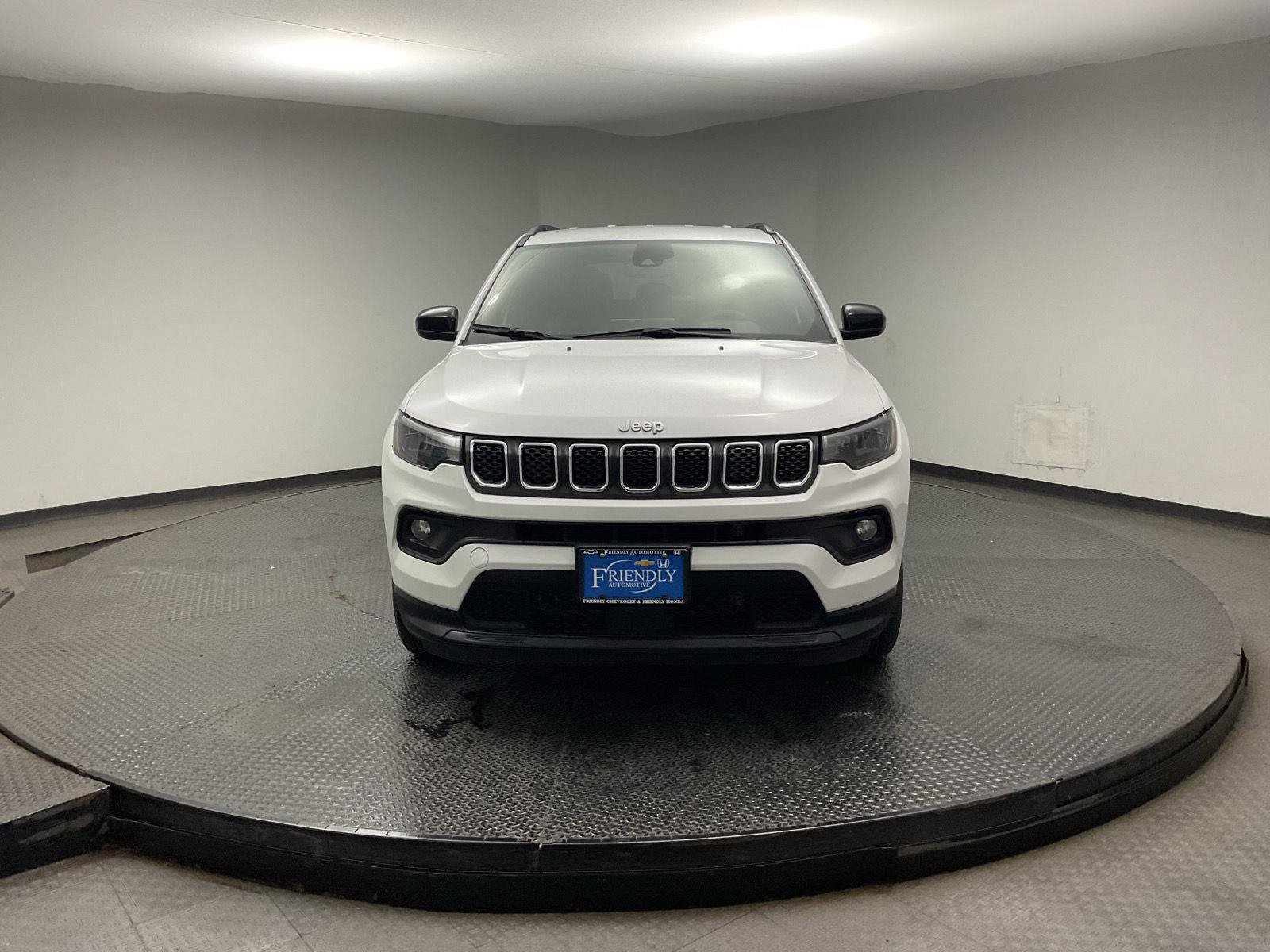 Used 2024 Jeep Compass Latitude AWD/4WD image 2