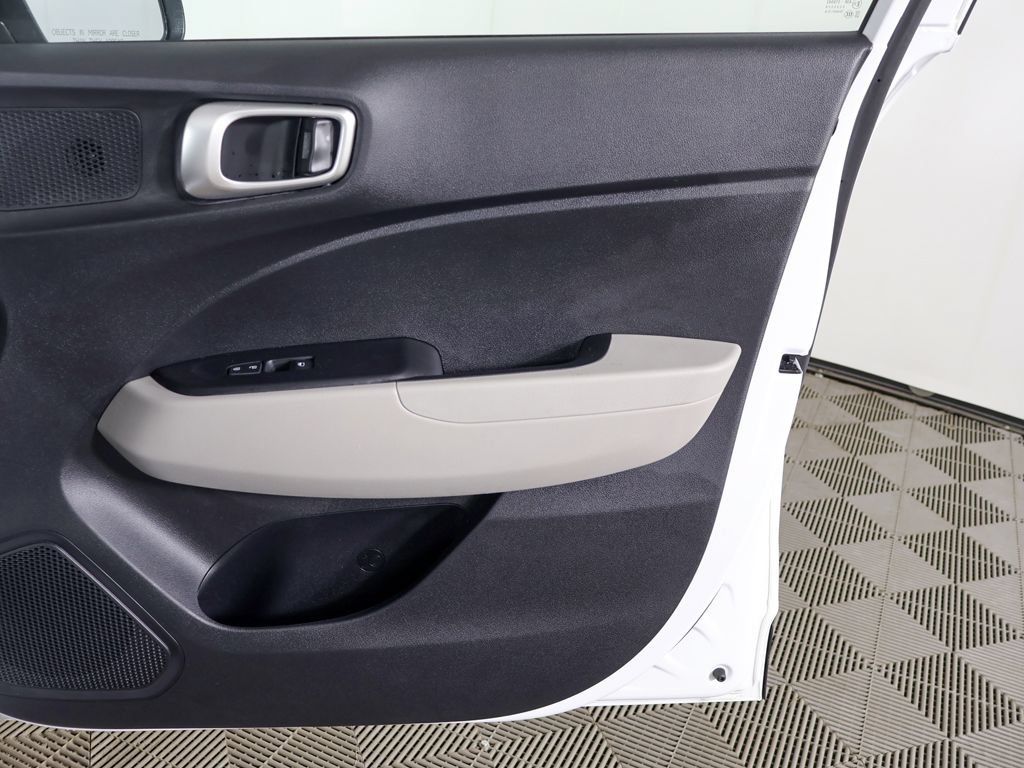 Certified 2026 Hyundai Venue SEL FWD image 20