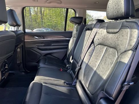 Used 2023 Jeep Grand Cherokee L Limited AWD/4WD image 21