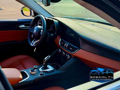 Used 2020 Alfa Romeo Giulia AWD w/ Cold Weather Package image 8