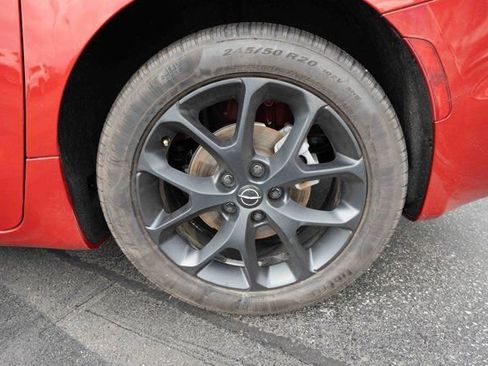 Used 2025 Chrysler Pacifica Limited FWD image 30
