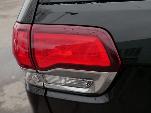 Used 2020 Jeep Grand Cherokee Limited w/ Trailer Tow Group IV image 17