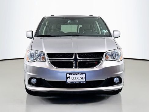 Used 2019 Dodge Grand Caravan SXT FWD image 2