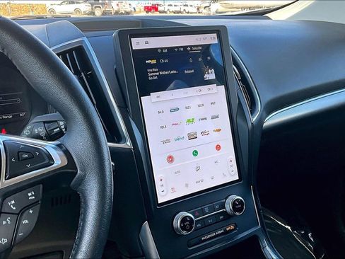 Used 2024 Ford Edge Titanium image 6