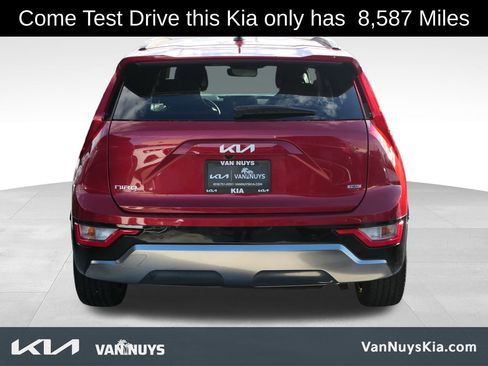 Used 2025 Kia Niro EX Touring image 2
