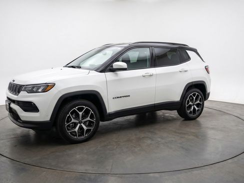 Used 2025 Jeep Compass Limited AWD/4WD image 3