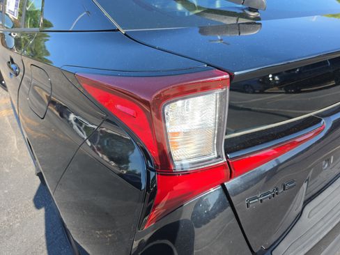 Used 2022 Toyota Prius FWD image 33