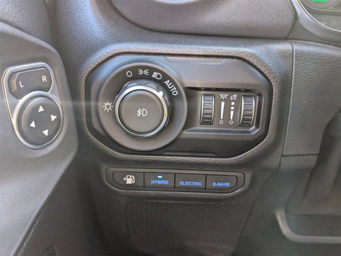 Used 2021 Jeep Wrangler Unlimited Sahara w/ Cold Weather Group image 27