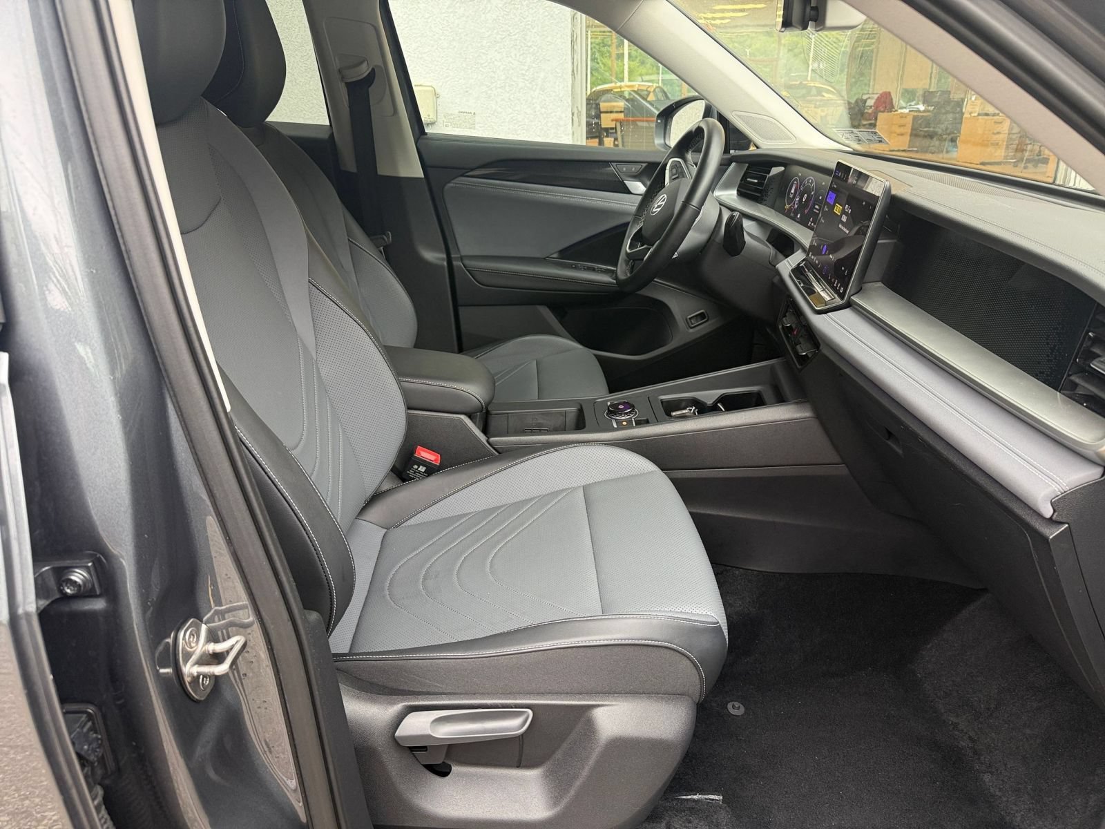 Used 2026 Volkswagen Tiguan SE AWD/4WD image 28