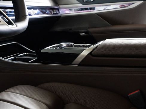 Used 2025 BMW 760i xDrive w/ Executive Package AWD/4WD image 6
