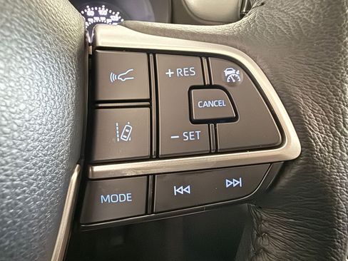 Used 2023 Toyota Sienna XLE FWD image 17
