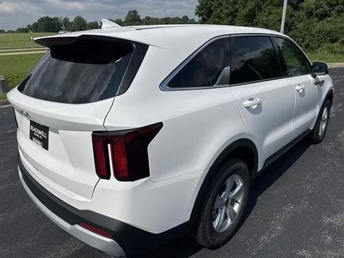 New 2026 Kia Sorento LX FWD image 6