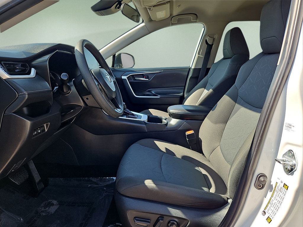 Used 2025 Toyota RAV4 XLE FWD image 17