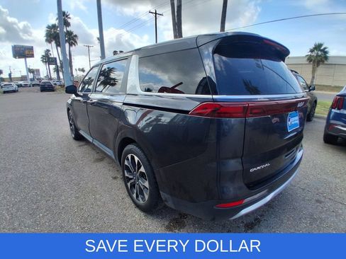 Used 2024 Kia Carnival EX FWD image 5